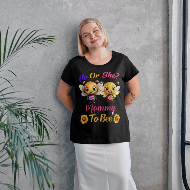 Camiseta O gênero revela que ele ou ela Mamãe para ser (He or She Mommy to Bee Plus Size Dark T-Shirt)