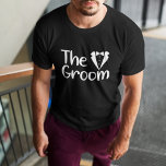 Camiseta O GROOM (nome)<br><div class="desc">O noivo vai adorar esta camiseta quando se preparar para o seu grande dia. O texto diz o GROOM. O mesmo texto e cor se repetem na parte de trás dessa camiseta. O texto é uma imagem para que a cor possa ser alterada para qualquer um que você escolher.</div>