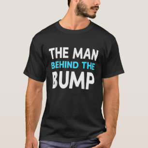 Camiseta O Homem Por Trás Do Bump Casal Humor Engraçado