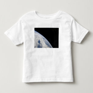 Camiseta O horizonte e a obscuridade da terra do espaço