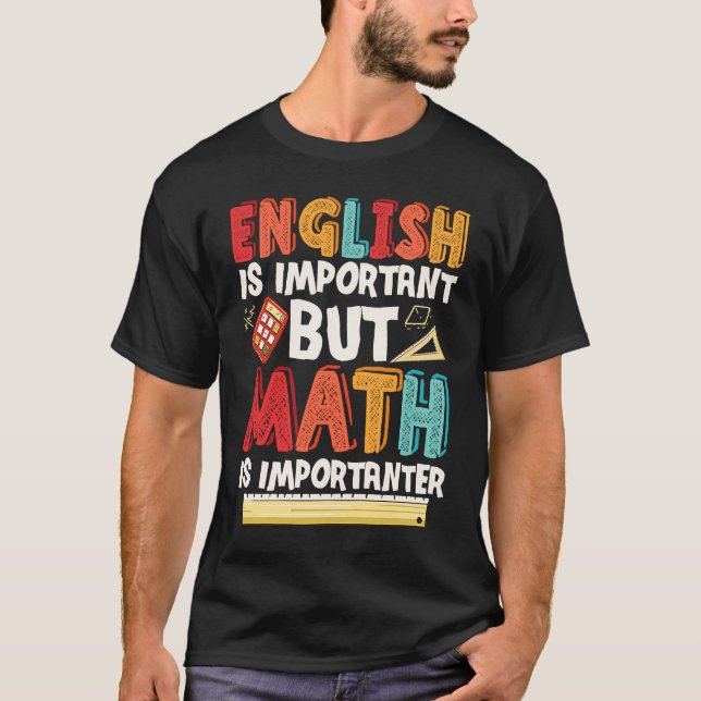 Camiseta O Inglês É Importante, Mas A Matemática É Um Educa (Frente)
