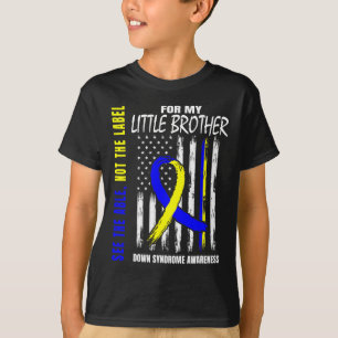 Camiseta O Irmão Mais Novo com Síndrome de Down Não Rotula 