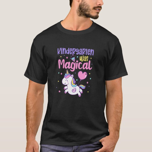 Camiseta O Jardim De Infância Era Um Mágico Kinder De Gradu (Frente)