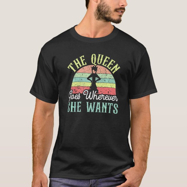 Camiseta O Jogo de Xadrez A Rainha Vai Onde Quer (Frente)