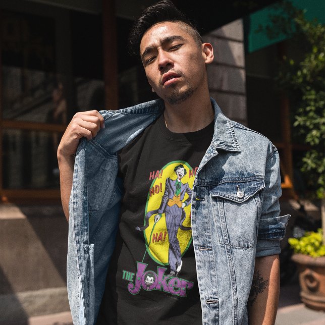 Camiseta O Joker Cackles 2 (Person wearing t-shirt)