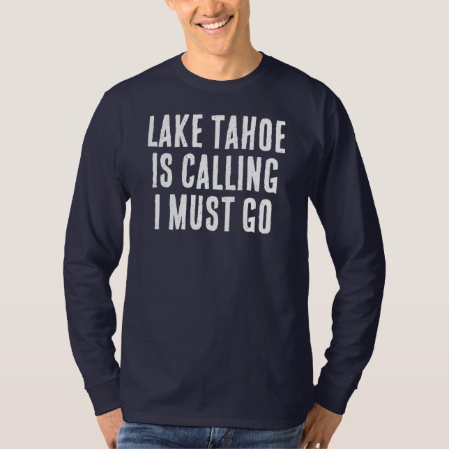 Camiseta O Lago Tahoe Está Ligando Para Eu Dizer Pescador (Frente)