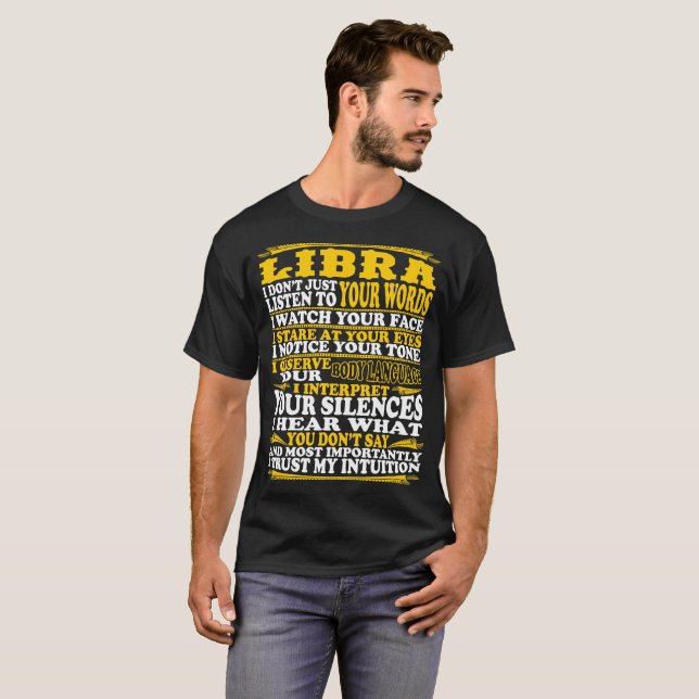 Camiseta O Libra observa para interpretar o Tshirt da (Frente Completa)