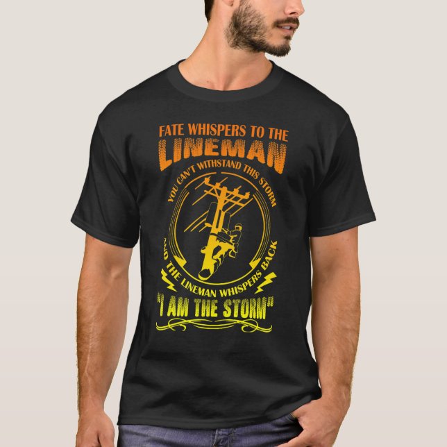 Camiseta O Lineman Sussurra de Volta Eu sou A Tempestade (Frente)
