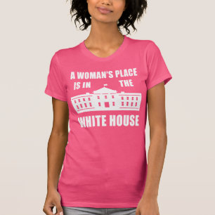 CAMISETA "O LUGAR DE UMA MULHER ESTÁ NA CASA BRANCA "