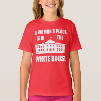 CAMISETA "O LUGAR DE UMA MULHER ESTÁ NA CASA BRANCA "