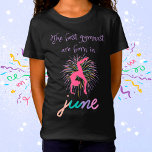 Camiseta O Melhor Gymnast É Nascer Em Junho<br><div class="desc">Aniversário Mês de Aniversário,  Design com uma silhueta de ginasta rosa fazendo uma pose de 'kickover' na frente dos fogos de artifício!</div>