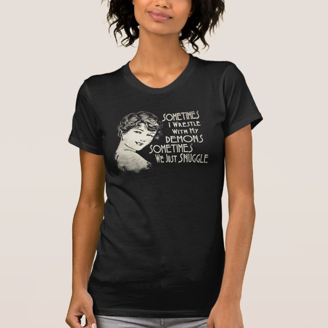 Camiseta O Meme das mulheres sarcásticas da frase às vezes (Frente)