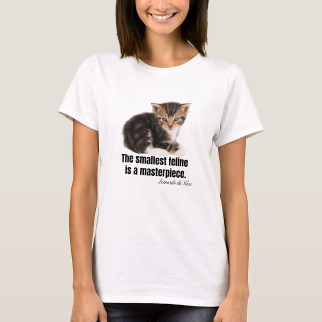 Camiseta O menor felino é uma obra-prima. (Frente)