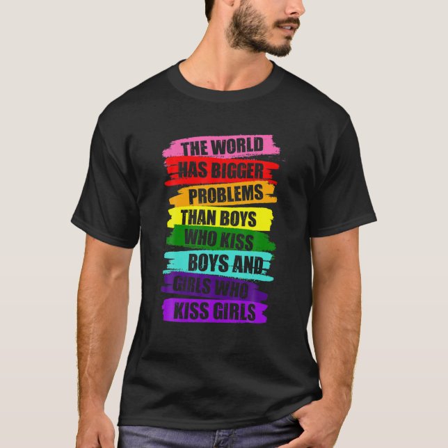 Camiseta O mundo tem maiores problemas com a comunidade LGB (Frente)