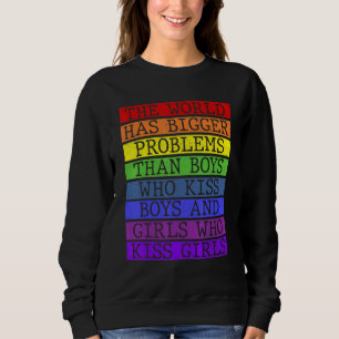 Camiseta O Mundo Tem Problemas Maiores No Arco-Íris Gay Mês