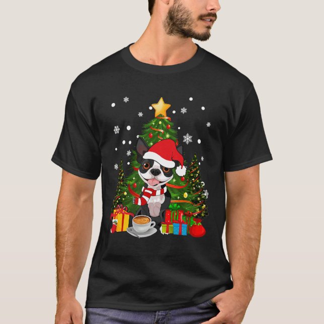 Camiseta O Natal De Boston Terrier Dog É Árvore Luz De Café (Frente)