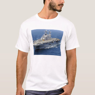 Camiseta O navio de assalto anfíbio USS Peleliu