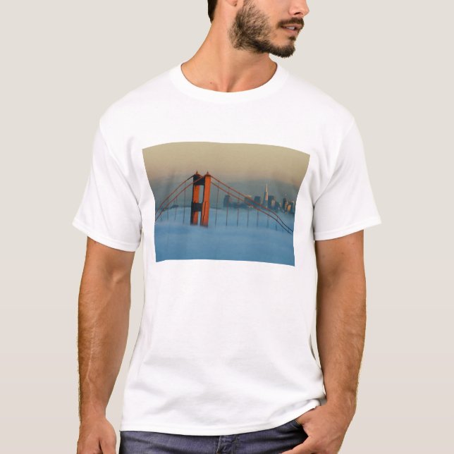 Camiseta O nevoeiro atravessa a baía de São Francisco (Frente)