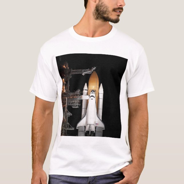 Camiseta O ônibus espacial Atlantis fica pronto (Frente)