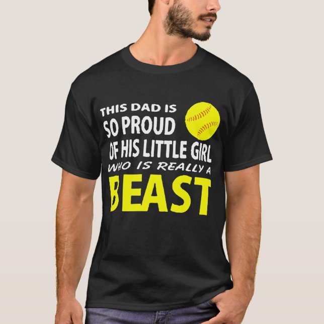 Camiseta O Pai De Softball Está Orgulhoso De Sua Garotinha  (Frente)