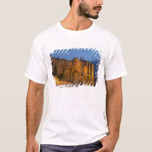 Camiseta O Palácio do Papa em Avinhão ao pôr do sol. Constr