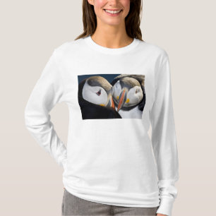 Camiseta O papagaio-do-mar do Atlântico, uma ave marinha pe