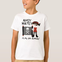 O partido triguenho do menino gosta de um Tshirt