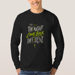 Camiseta O Pensamento Voltou Com Tipografia Diferente