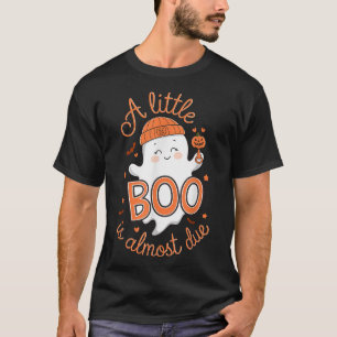 Camiseta O Pequeno Boo Está Quase Na Gravidez De Halloween