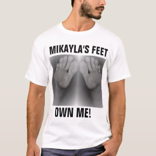 CAMISETA O PÉS DE MIKAYLA ME TEM