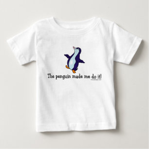 Camiseta O pinguim fez-me fazê-lo!