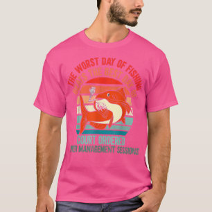 Camiseta O pior dia de pesca vence o melhor dia de saída