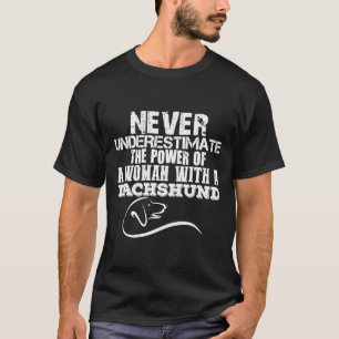 Camiseta O Poder De Uma Mulher Com Dachshund