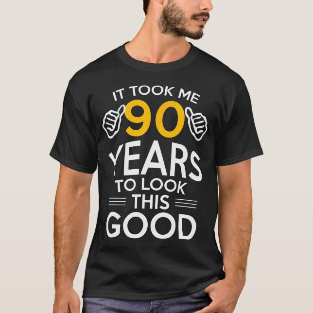 Camiseta O Presente De Aniversário De 90 Me Levou 90 Anos - (Frente)