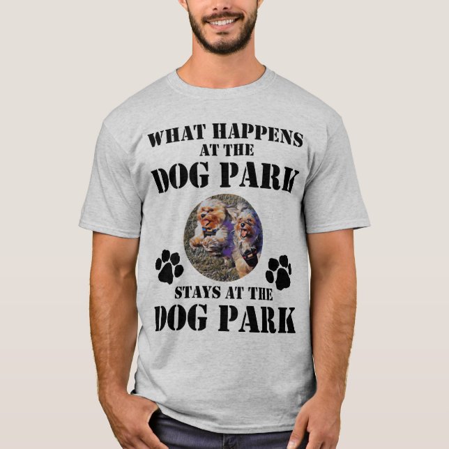 Camiseta O que acontece nas estadas do parque do cão no (Frente)