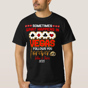 Camiseta O que acontece no aniversário de Vegas Casou com o