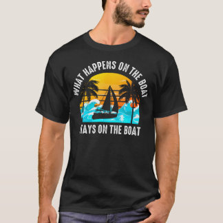 Camiseta O Que Acontece No Barco Fica No Barco Velejando