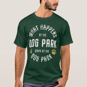Camiseta O que acontece no parque de cães fica no parque de