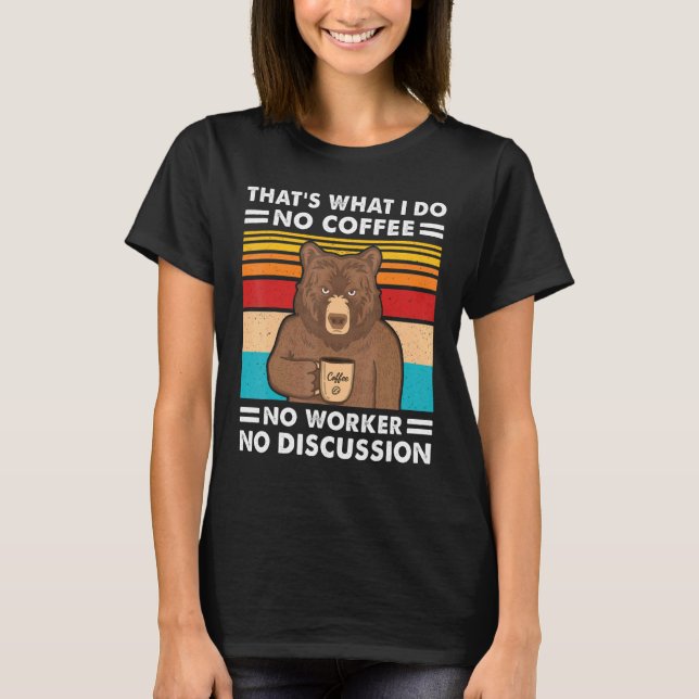 Camiseta O Que Eu Faço Eu Bebo Café Odeio Pessoas (Frente)