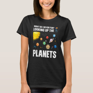 Camiseta o que faço para me divertir olhando para os planet