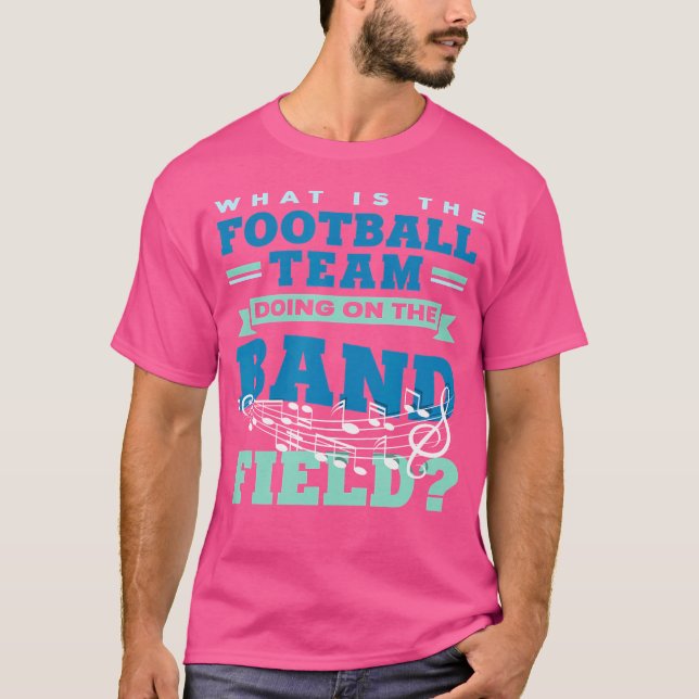 Camiseta O Que Faz A Equipe De Futebol No Campo Da Banda? (Frente)