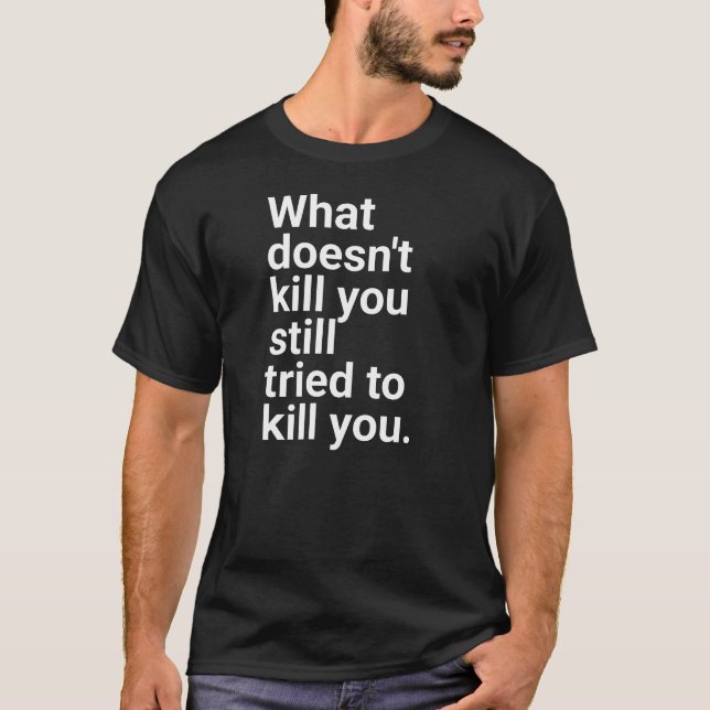 Camiseta "O que não te mata ainda tentou te matar." i (Frente)