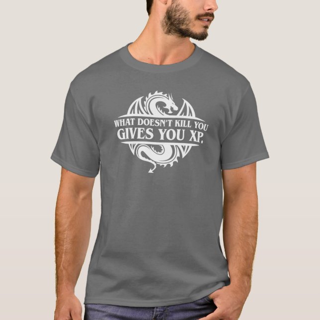 Camiseta O Que Não Te Mata Te Dá XPabletop Jogos de RPG (Frente)
