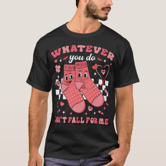 Camiseta O Que Quer Que Faça Não Se Apaixone Por Mim Enferm