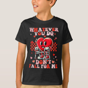 Camiseta O Que Quer Que Você Faça Cai Por Mim Engraçado Rn