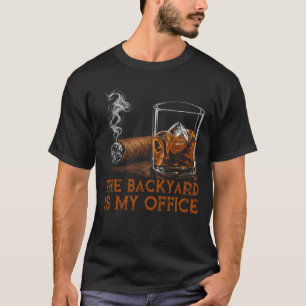 Camiseta O Quintal É Meu Escritório Whisky Fumante Divertid