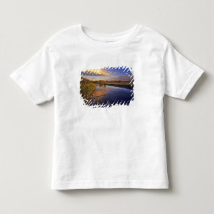 Camiseta O rio Big Hole ao último luz perto de Jackson