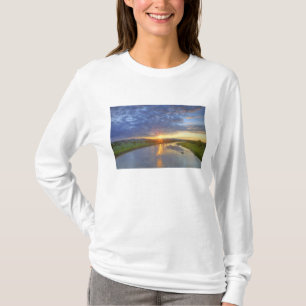 Camiseta O Rio Powder pega a última luz em Custer