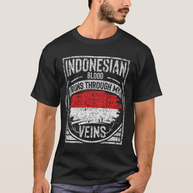 Camiseta O Sangue Indonésio Atravessa Minhas Veias (Frente)
