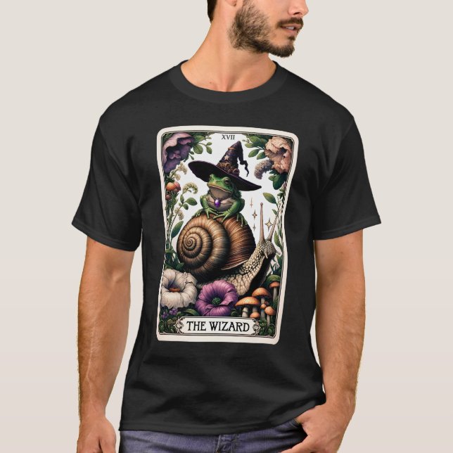 Camiseta O Sapo Witchy Tarot Card Goblincore (Frente)